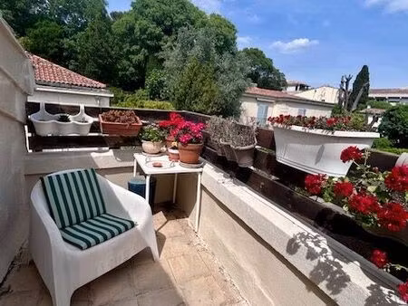 a vendre - appartement t2 de charme aux pieds du jardin de la fontaine