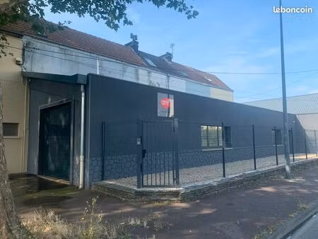 local 120m²(stockage + bureau)