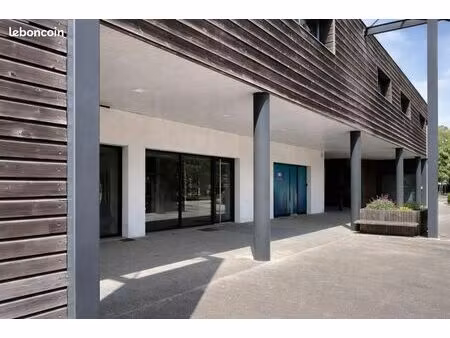 local bureaux 182 m²