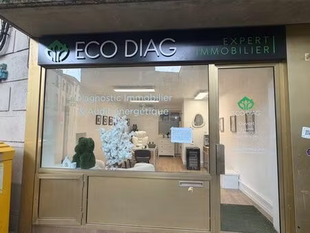 local commercial 25m2 climatisé avec toilettes- rue très passante du centre ville de céret