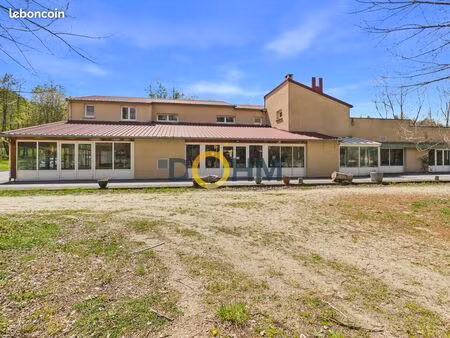 local 1080 m² le monastier-sur-gazeille