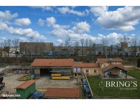 local 560 m² saint-just-malmont