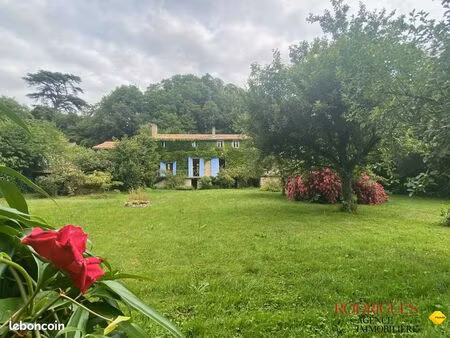 maison 8 pièces 208 m²