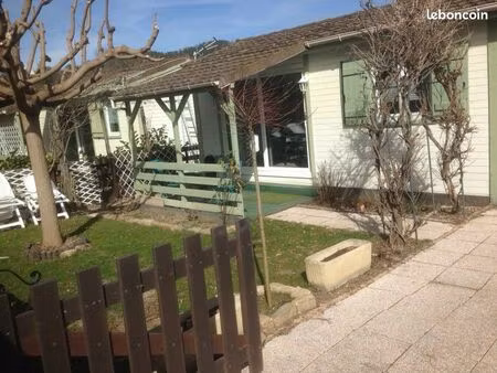 chalet dans parc résidentiel