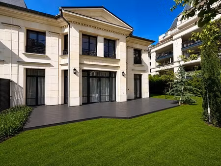 maison de luxe à vendre dans le quartier jardin parisien