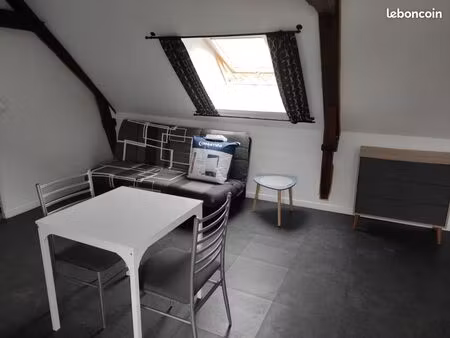 location studio meublé