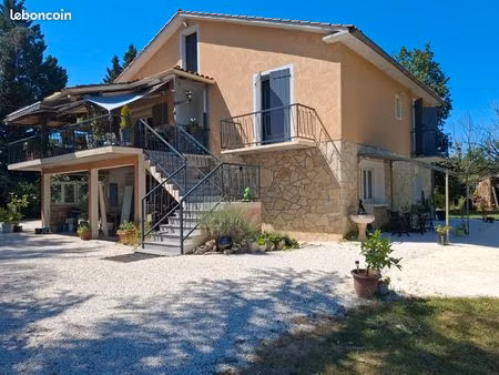 ensemble immobilier  gd terrain 1ha2  piscine