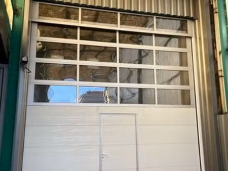 a loue dépôt 350m2 avec une hauteur de 6m avec cour commune et clôturer excellent pour sto