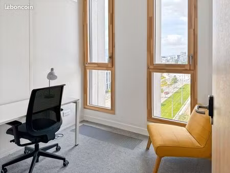 bureau privé à louer pour 2 personnes à grenoble  le spring
