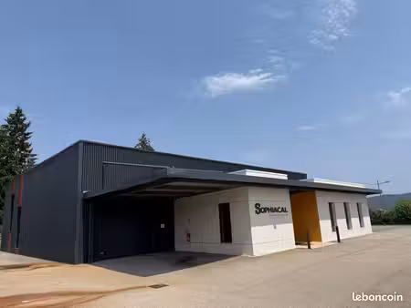 local 547 m² châbons