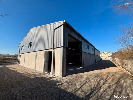 un local d'activités neuf à aménager selon vos besoins  dans un environnement dynamique au