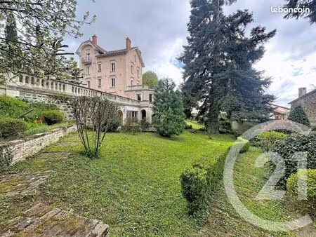 maison 7 pièces 255 m²