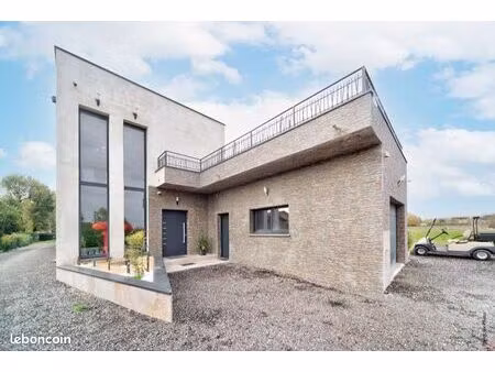 à vendre – propriété de charme avec dépendance  piscine et grand terrain
