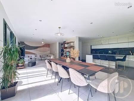 maison 7 pièces 180 m²