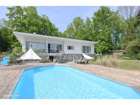 maison 9 pièces 285 m²