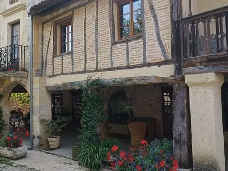 maison sous les arcades à fourcès