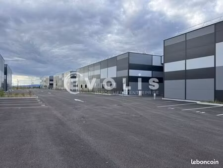 local d'activité 710 m²