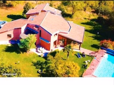 maison 8 pièces.250m². véranda. garage. jardin 2700m²