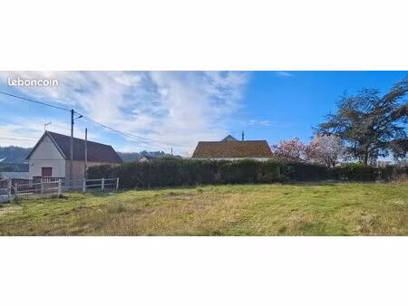 terrain 685 m² les damps