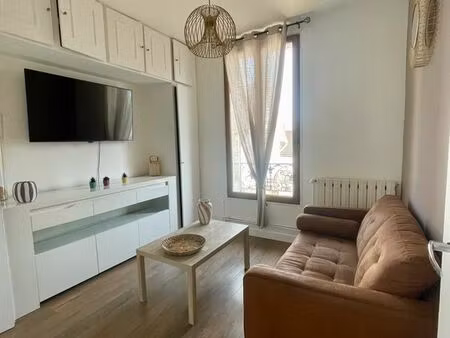 appartement de charme avec jardinet privé et cabanon / conflans gare