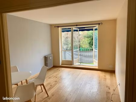 appartement 3 pièces – 55 m² – balcon  garage et cave – maisons-laffitte