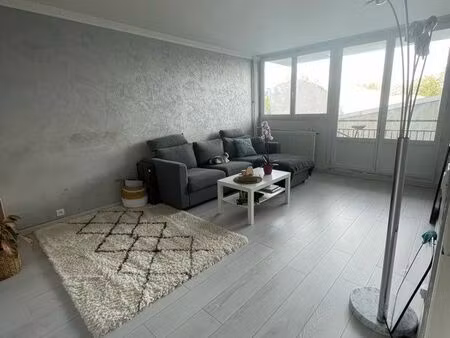 ? t3 lumineux avec balcon  parking et charges tout compris - 66m2