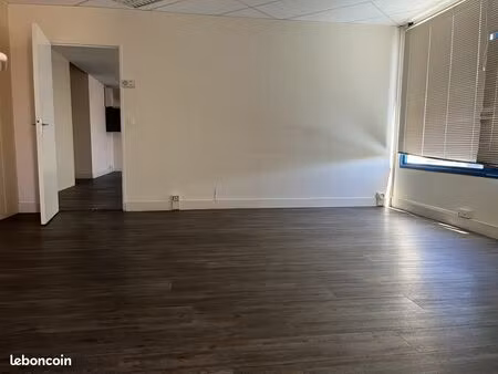 vente - local d’activité + bureaux – 250 m² – croissy-beaubourg (77183)
