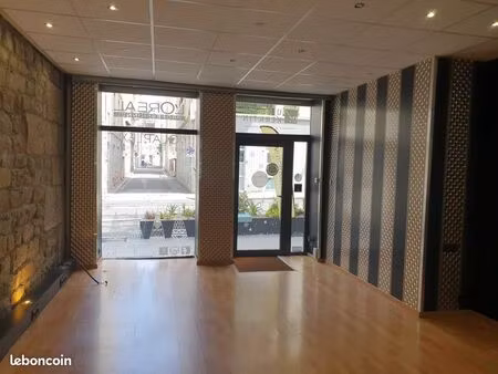 local sur grande artère pour salon de coiffure  bureaux ou autre commerce