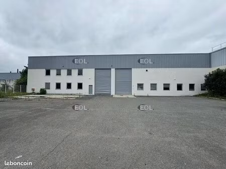 local d'activité 1 664 m²