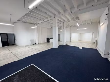 local commercial à louer 391m² - 1 800 cc