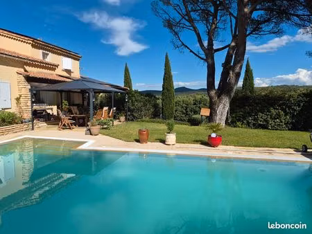 villa avec piscine et gite dans le gard