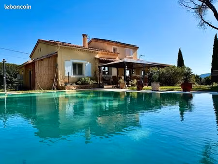 villa avec piscine et gite