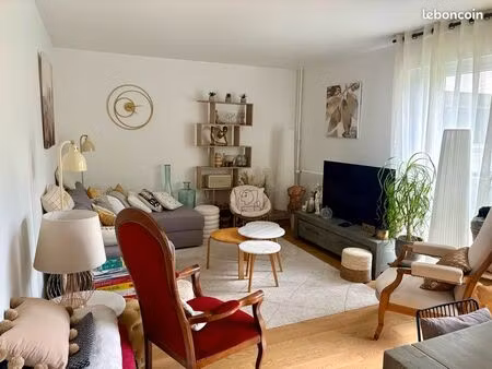 appartement t3 dans résidence avec piscine