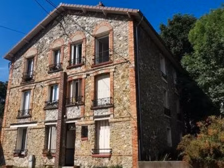 appartement 2 pièces 35m2 jardin et parking à 10 minutes de la gare rer a