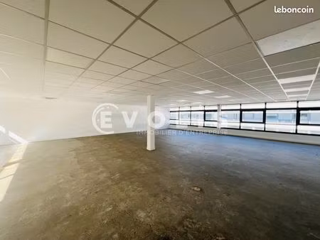 bureau 300 m²