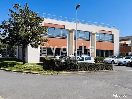 bureau 143 m²