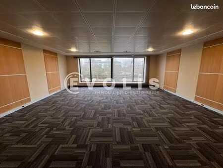 bureau 65 m²