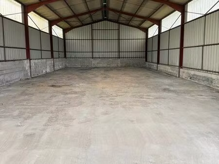 stockage 300 m2 accès poids lourd