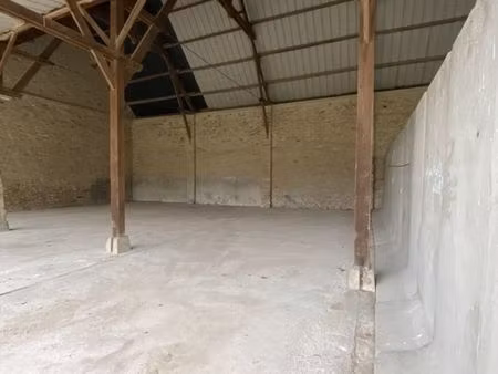 ? hangar agricole - stockage véhicules / matériel - plusieurs travées disponibles (70 m² c