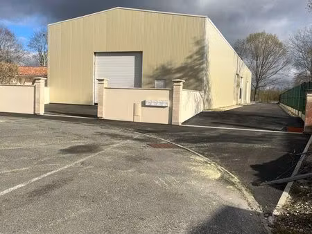 hangar entrepôt de stockage