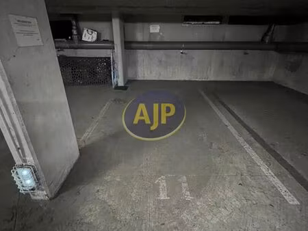 parking/box le haillan