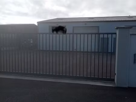 local 250m2