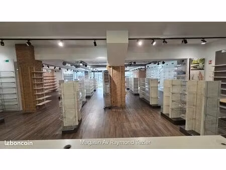faire offre local commercial de 423m2 à voiron estimé 630 000