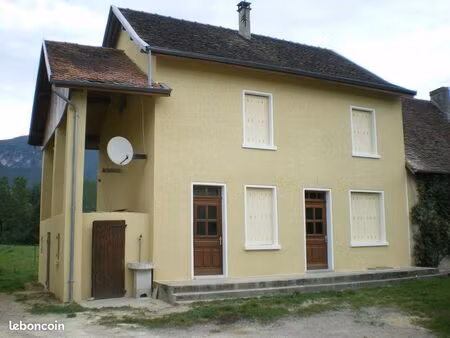 maison individuelle avec dépendances
