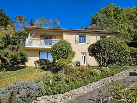 propriété 6 pièces 150 m²