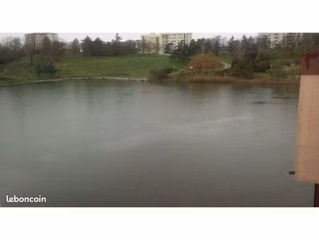 à saisir  idéal investisseur  grand t2 de 47m2 vue imprenable sur le lac de la reynerie  l