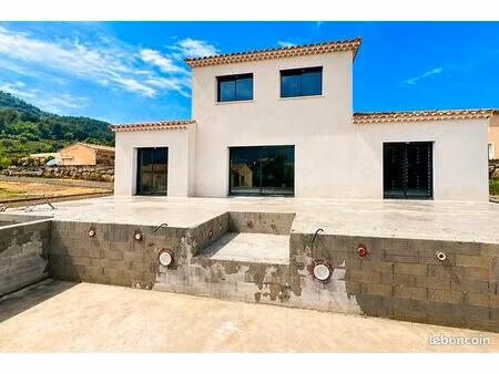 villa 4 pièces 143 m²