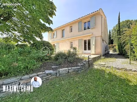 villa 6 pièces 140 m²