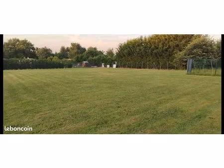 beau terrain plat de 1100 m² - viabilisé