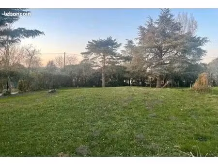 terrain 600 m² venerque